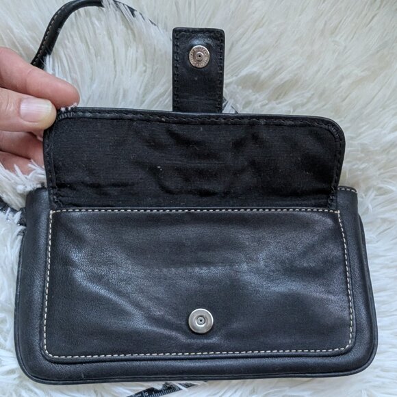 Coach, Large Hampton Black Buckle Leather Wristlet, Vintage - Picture 6 of 11